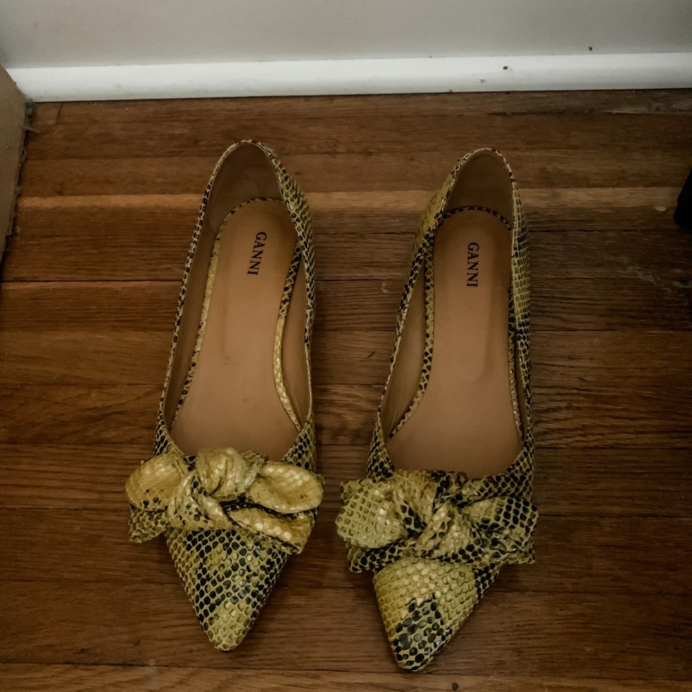 Ganni Yellow Snakeskin bow Flats